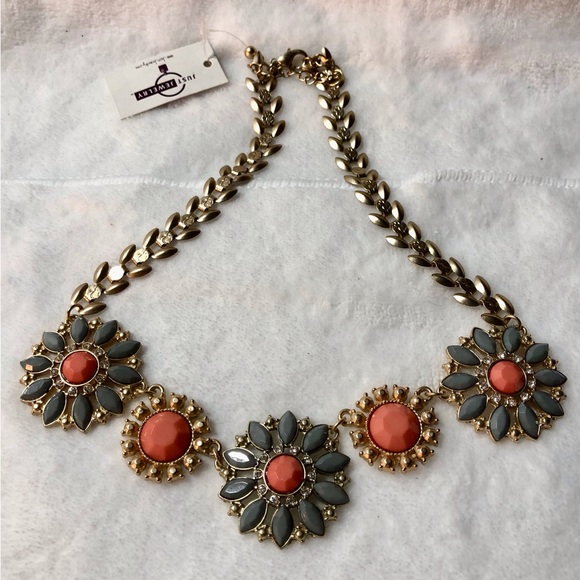 STATEMENT Gold & Gray Necklace with Ornate Flower Designs NWT - Picture 1 of 1